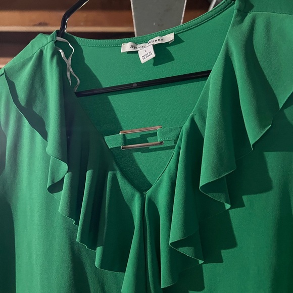 Studio Works Vibrant Green Ruffle Top - Picture 2 of 4